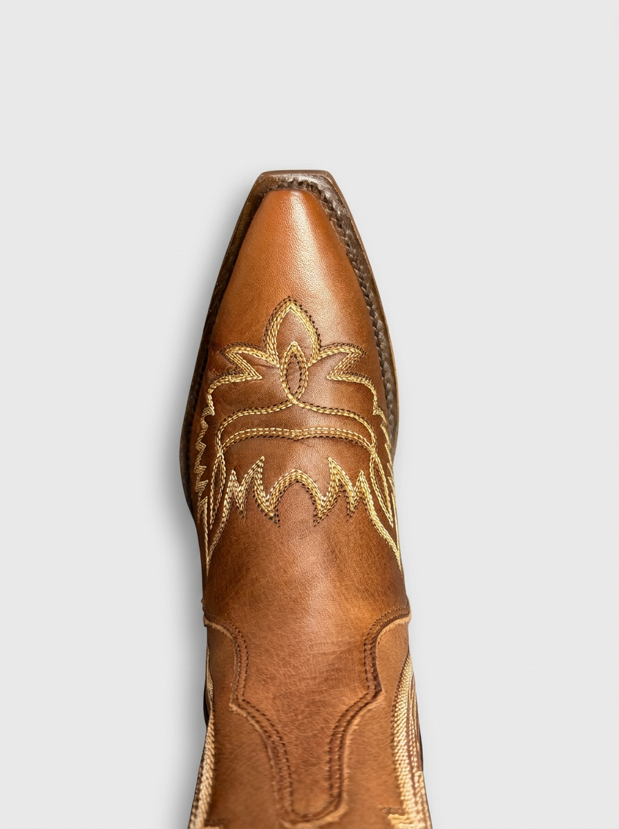 Liga Western Boot — Coffee (Athala) — toe close-up